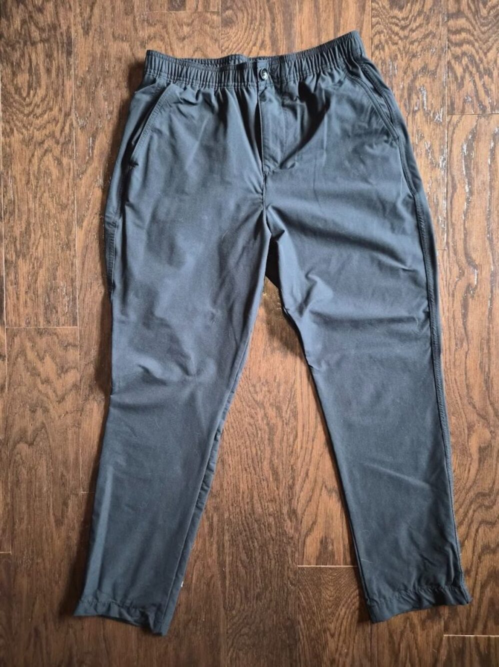 GAP MEN'S MODERN NYLON EASY PANTS (SHORT INSEAM)ITEM OVERVIEWBrand: GapStyle Nam